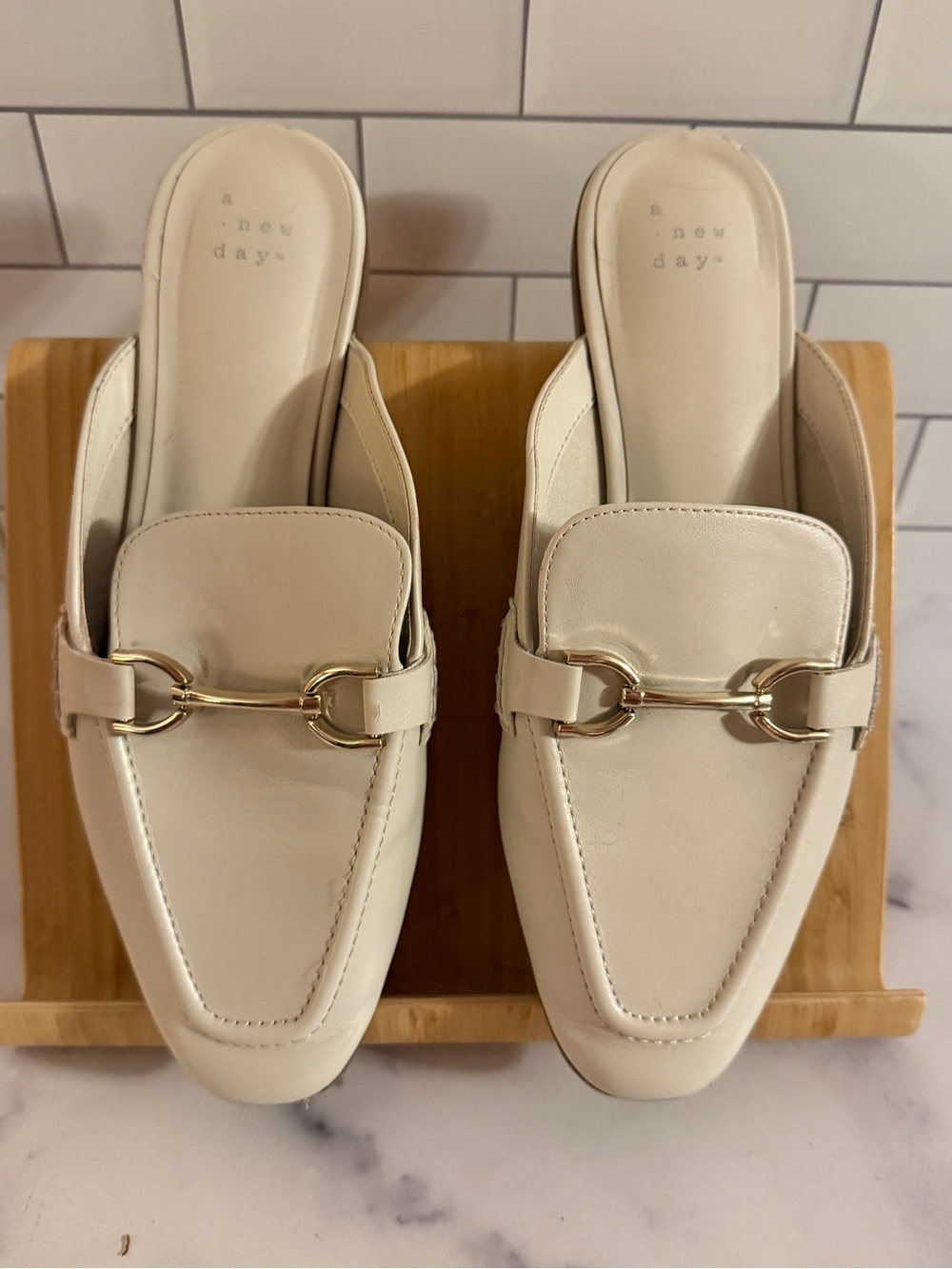 A New Day Sandy Loafer Mules Womens 8 Cream Ivory Gold Horsebit Slip On